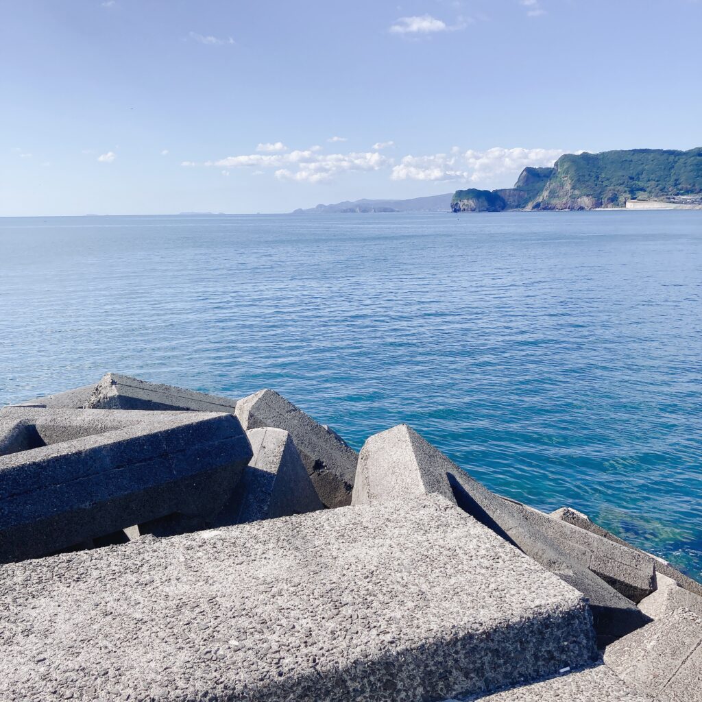 神ノ島 長崎の地磯釣りでまさかの大物と対面 ショアジギングで青物を狙う