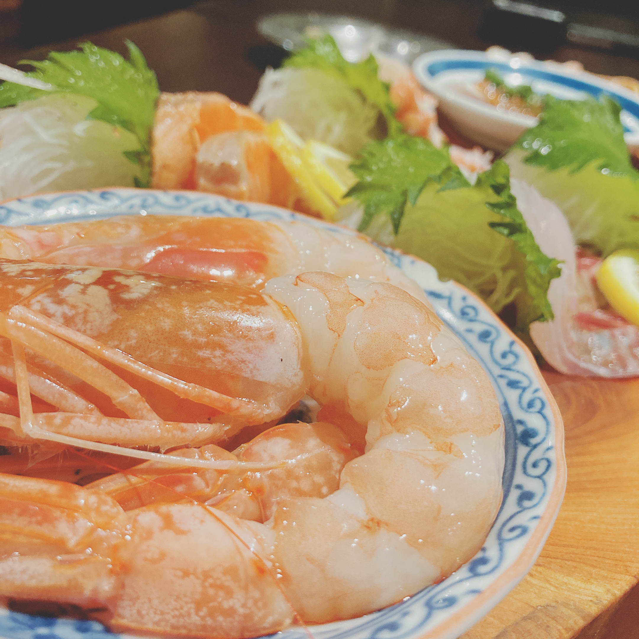 真侍 大名の隠れ家的海鮮居酒屋でしっぽり飲み 名物の鯛めしがおすすめ